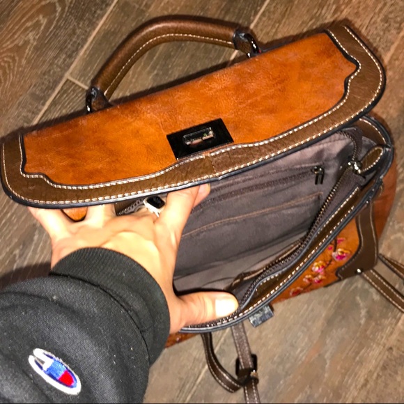 Leather backpack - Picture 2 of 2